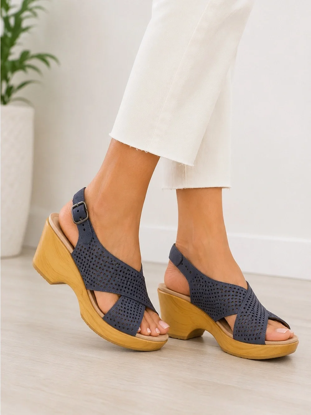 Dansko Jacinda Blue Perforated Leather Slingback Platform Sandals Size 36 US 6 - Picture 2 of 6